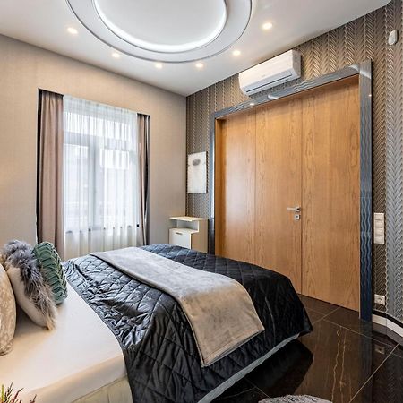 Luxury Royal Central Apartment By Prestige Homes Budapest Esterno foto