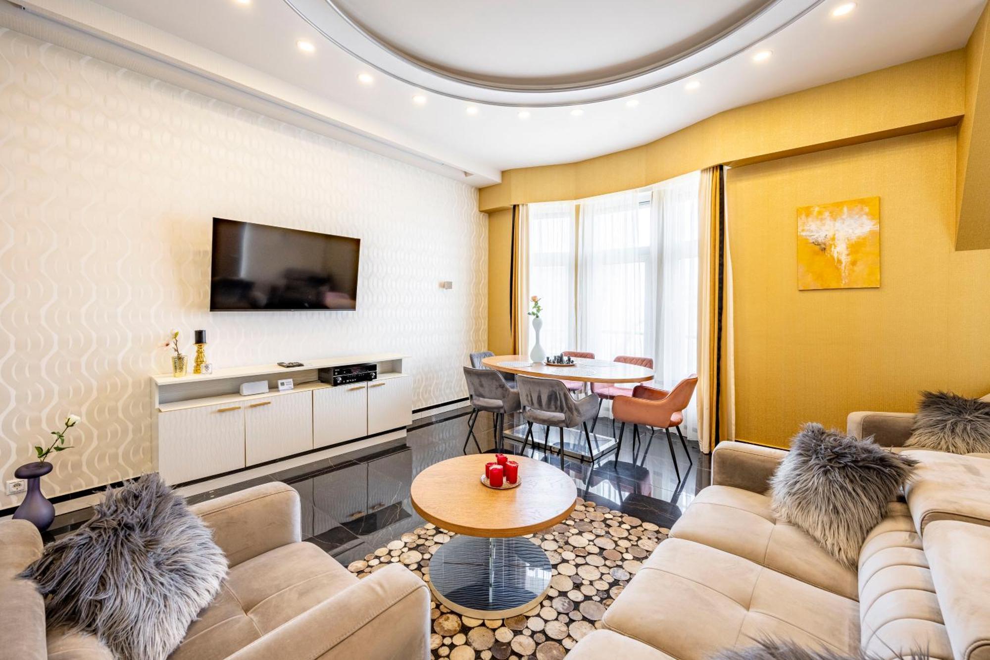 Luxury Royal Central Apartment By Prestige Homes Budapest Esterno foto