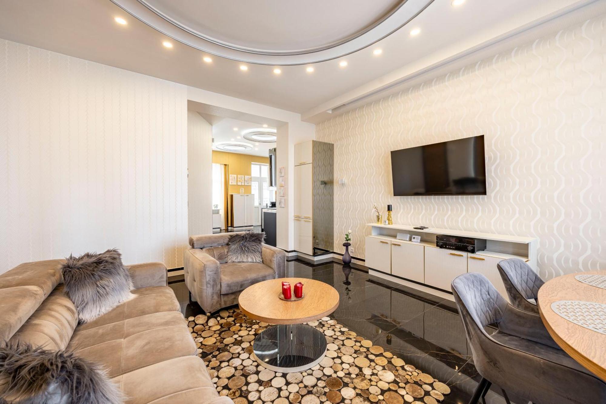 Luxury Royal Central Apartment By Prestige Homes Budapest Esterno foto