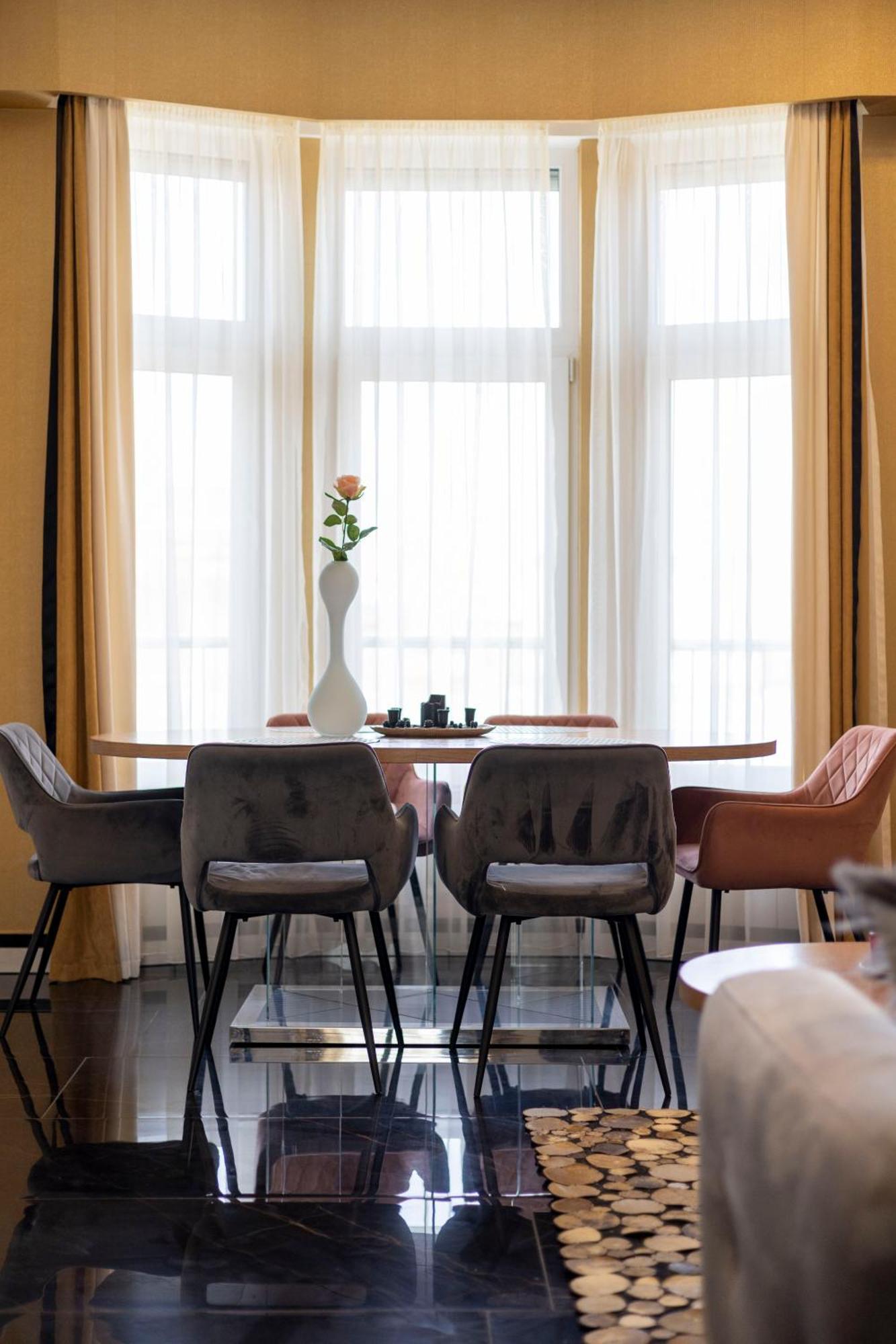 Luxury Royal Central Apartment By Prestige Homes Budapest Esterno foto