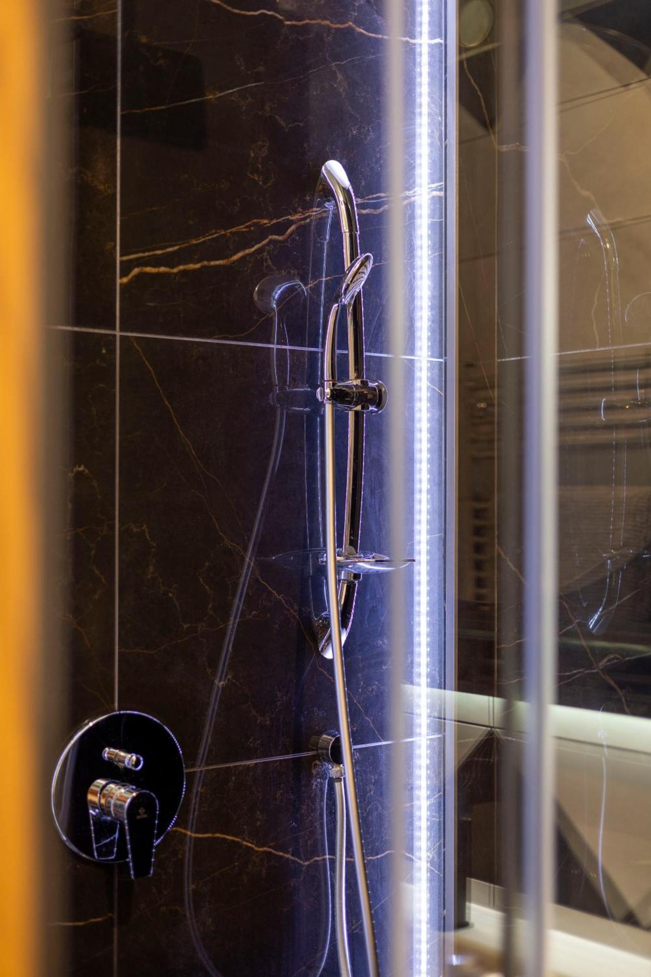 Luxury Royal Central Apartment By Prestige Homes Budapest Esterno foto