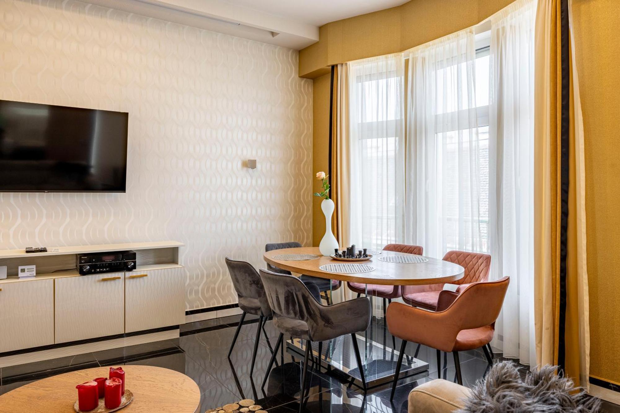 Luxury Royal Central Apartment By Prestige Homes Budapest Esterno foto