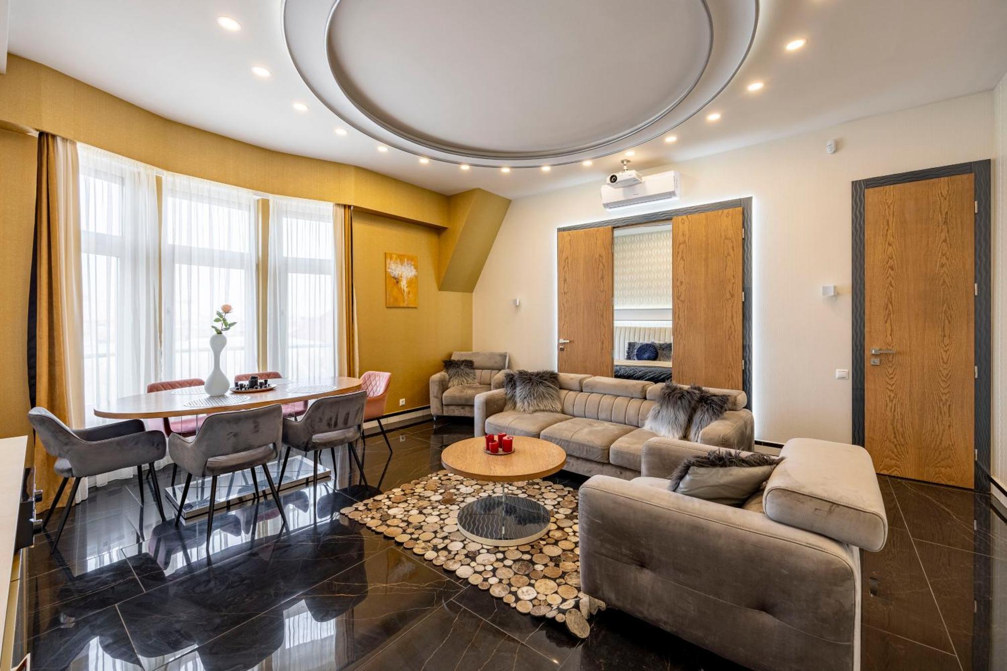 Luxury Royal Central Apartment By Prestige Homes Budapest Esterno foto