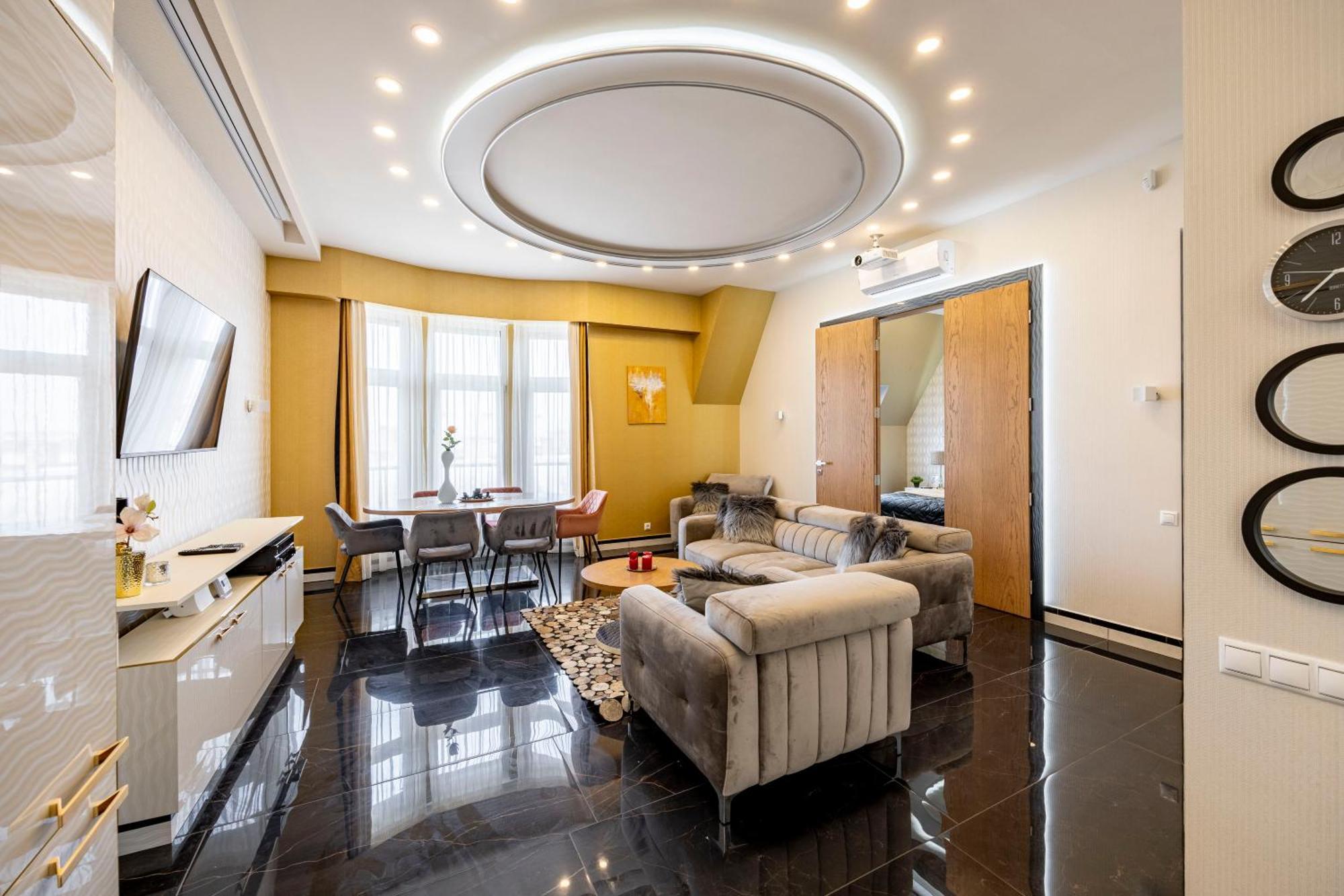 Luxury Royal Central Apartment By Prestige Homes Budapest Esterno foto
